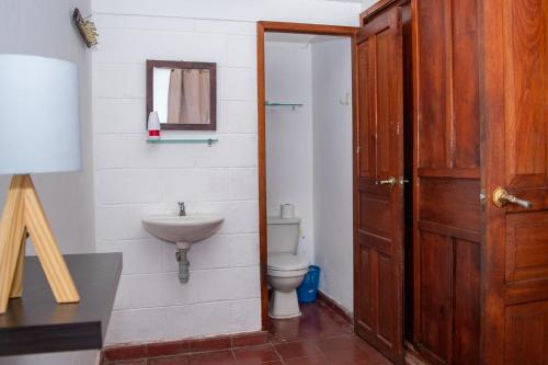 a bathroom with a toilet and a sink at Mixtepek in Juayúa