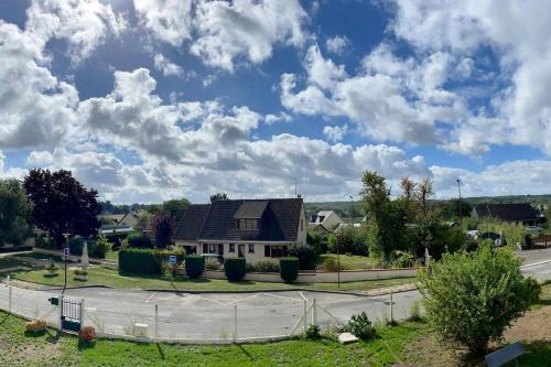 a house on a street with a cloudy sky at Thuit de l'Oison - Superbe appartement F2 duplex in Le Thuit-Simer