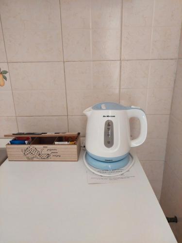 a slow cooker sitting on a counter next to a box at Mary T House in Campagnano di Roma