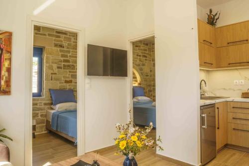 a room with a kitchen and a bedroom with a bed at Bellus Residence! in Ambeloúzos