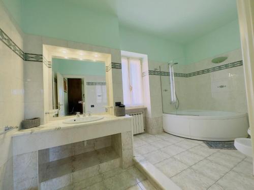 a bathroom with a tub and a sink and a bath tub at CASA PEPE - Fondi Vertice Rooms in Fondi