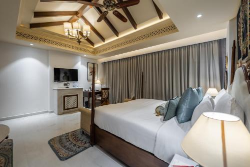 a hotel room with a bed and a fireplace at Juna Mahal Jungle Resort Ranthambore in Sawāi Mādhopur