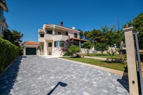 Luxury villa with a swimming pool Zadar - Diklo, Zadar - 22230