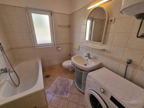 Apartments with parking space Crikvenica - 22514