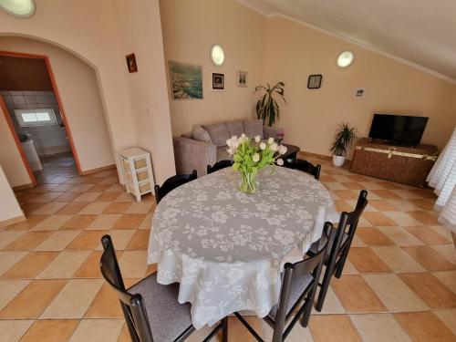 Apartments with parking space Crikvenica - 22516