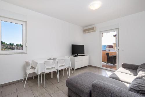 Apartments with parking space Barbat, Rab - 22584