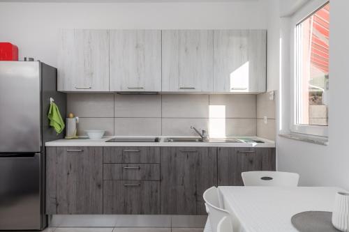 Apartments with parking space Barbat, Rab - 22584