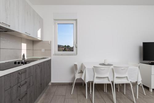 Apartments with parking space Barbat, Rab - 22584