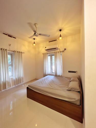 Легло или легла в стая в House of guruvayoor