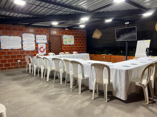a group of tables and chairs in a room at ECORAUDAL posada campestre in San José del Guaviare