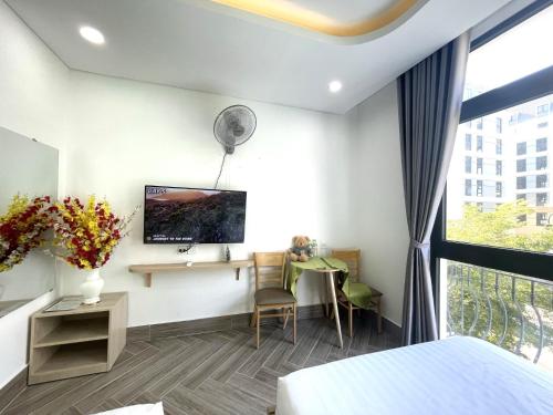 Телевизор и/или развлекательный центр в Teddy 108 Homestay & Cafe - 3 stars - Grand World Phu Quoc