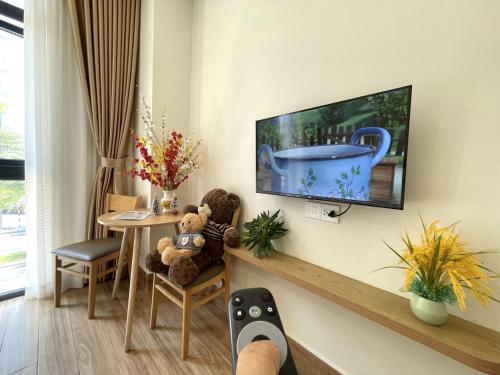 Телевизор и/или развлекательный центр в Teddy 108 Homestay & Cafe - 3 stars - Grand World Phu Quoc