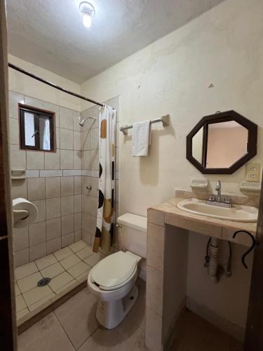 Phòng tắm tại Hotel Casa De Los Abuelos