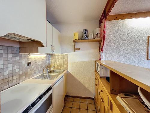 Kuchyň nebo kuchyňský kout v ubytování Studio cosy au centre de Combloux avec parking - FR-1-560-129