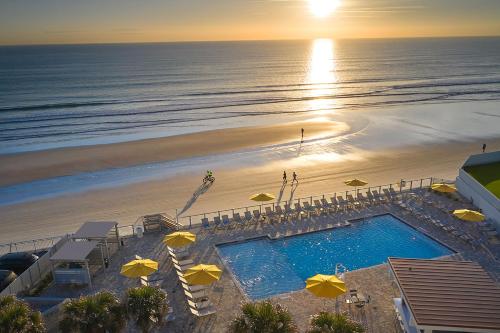 an overhead view of a swimming pool and the beach at Delta Hotels by Marriott Daytona Beach Oceanfront in Daytona Beach