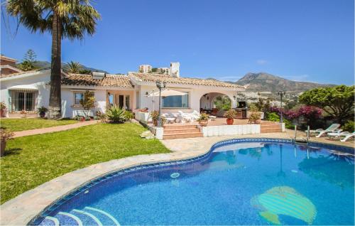Gorgeous Home In Benalmadena With Wifi