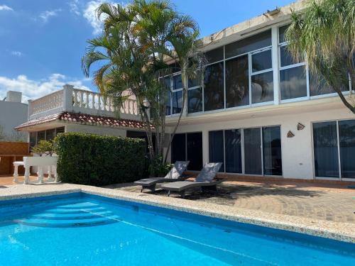 a house with a swimming pool in front of a house at Casa Valle Alto in Ciudad Valles