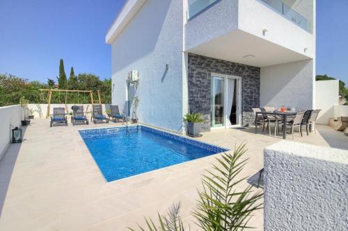 Ferienhaus mit Privatpool für 8 Personen ca 110 qm in Medulin, Istrien Südküste von Istrien