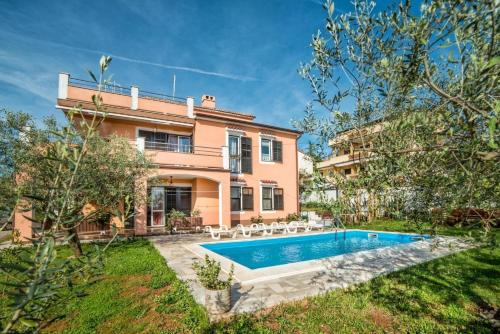 an exterior view of a house with a swimming pool at Ferienwohnung für 4 Personen ca 40 qm in Pula, Istrien Istrische Riviera - b54489 in Pula