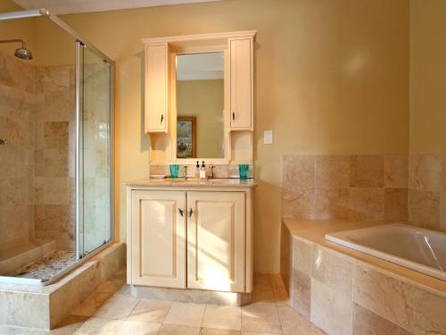 Ibis Houseにあるバスルーム