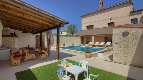 Πισίνα στο ή κοντά στο Ferienhaus mit Privatpool für 6 Personen ca 89 qm in Manjadvorci, Istrien Bucht von Raša