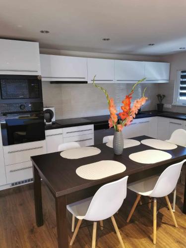 Dapur atau dapur kecil di Apartman Fonyód