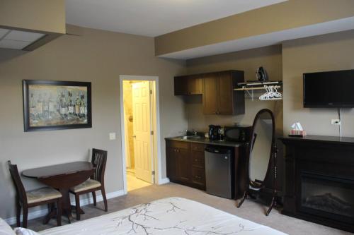 a room with a kitchen with a table and a kitchen at The Avonlea Inn in Stratford