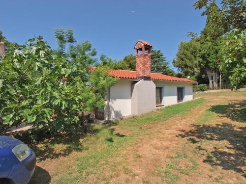 a small white house with a red roof at Ferienwohnung für 4 Personen ca 50 qm in Banjole, Istrien Istrische Riviera - b55089 in Banjole