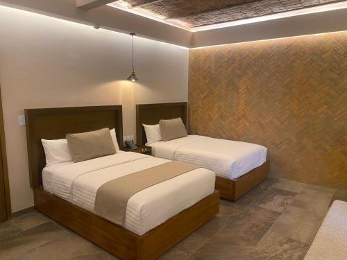2 camas en una habitación con 2 camas sidx sidx sidx sidx sidx sidx en Hotel Boutique Divino Sol en León