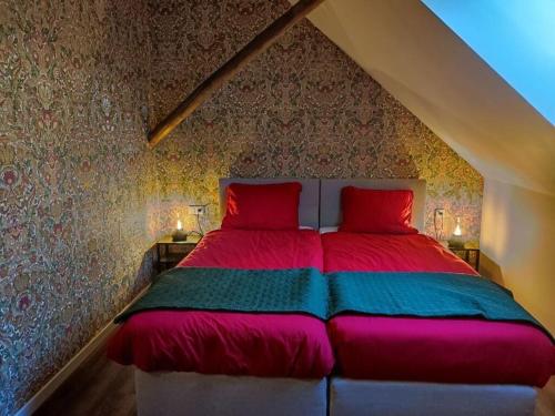 Tempat tidur dalam kamar di Exloermond holiday farm