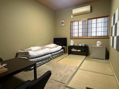 Posezení v ubytování Wafu Ryokan Uehonmachi
