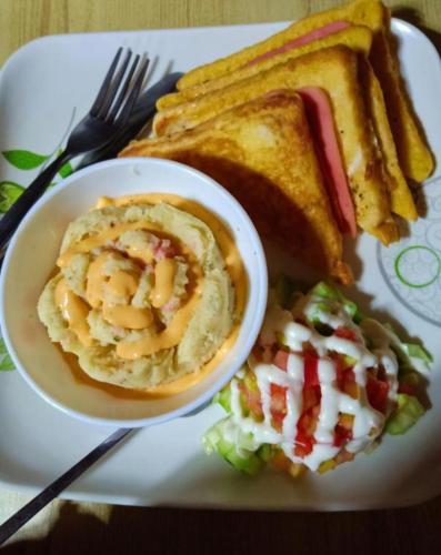 Jídlo v penzionu – hostince nebo okolí