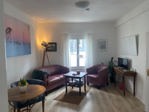 a living room with a couch and a table at Hüftgold schlafen & wohnen in Monschau