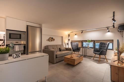 Demeter's Loft-Stylish Exclusive Athenian Retreat