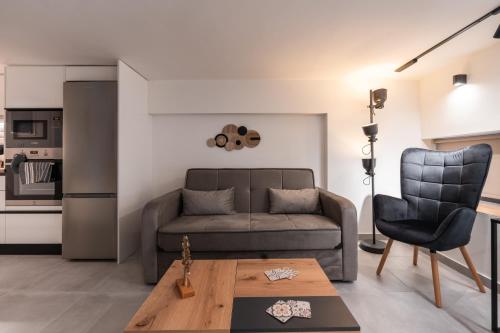 Demeter's Loft-Stylish Exclusive Athenian Retreat