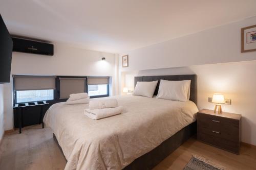 Demeter's Loft-Stylish Exclusive Athenian Retreat