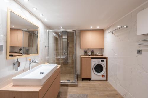 Demeter's Loft-Stylish Exclusive Athenian Retreat