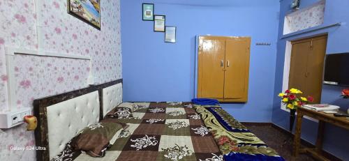 a bedroom with a bed in a blue room at Kashi dham Homestay-Near to Temple and ghats in Varanasi
