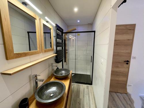 a bathroom with two sinks in a tiny house at L’escale enchantée in Bouzigues