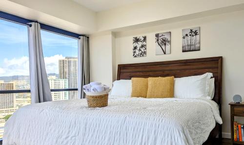 a bedroom with a large bed and a window at Modern 1Bdrm Oceanview with Parking in Honolulu