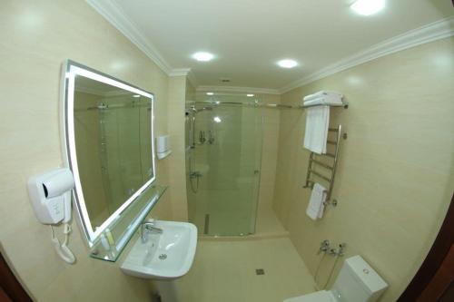 Koupelna v ubytování GREAT SILK ROAD HOTEL