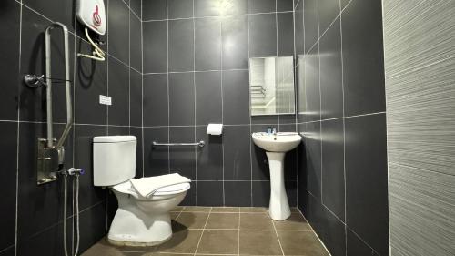 a bathroom with a toilet and a sink at Best View Hotel Bandar Sunway in Petaling Jaya