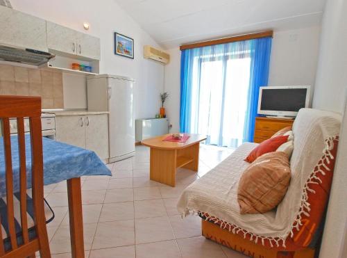 a room with a kitchen and a living room at Ferienwohnung für 4 Personen ca 38 qm in Pula, Istrien Istrische Riviera in Pula