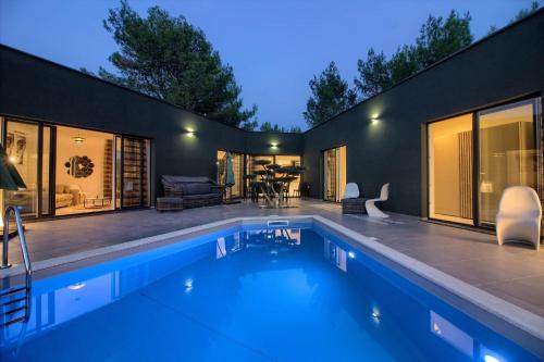 Ferienhaus mit Privatpool für 10 Personen ca 180 qm in Medulin, Istrien Südküste von Istrien