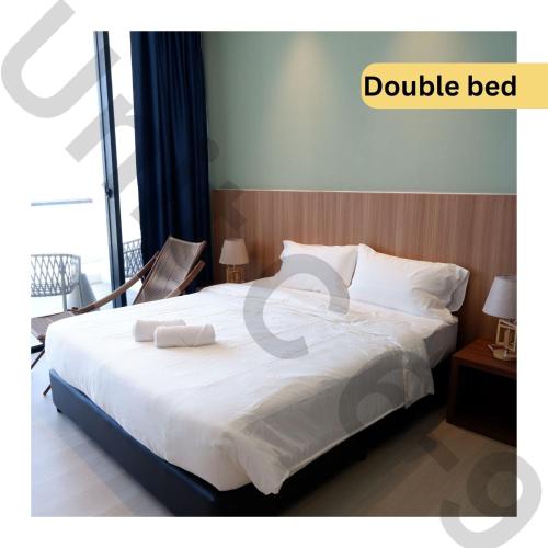 Postel nebo postele na pokoji v ubytování Take 3 Roxy Sematan Beach Apartment " Enjoy - Rest - Relax "