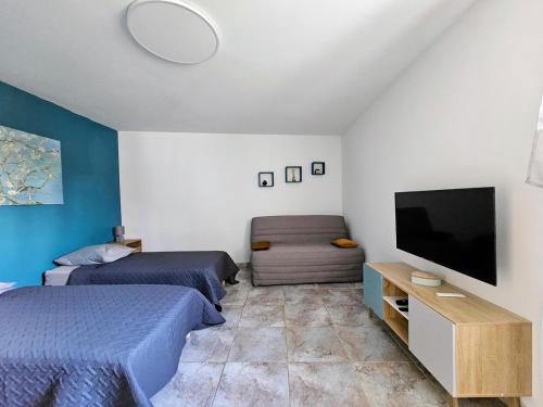 Gîte Les Amandiersにあるテレビまたはエンターテインメントセンター