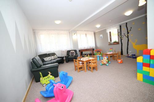 a living room filled with lots of childrens toys at Ośrodek Wypoczynkowy Pod Dębem in Wójtowice