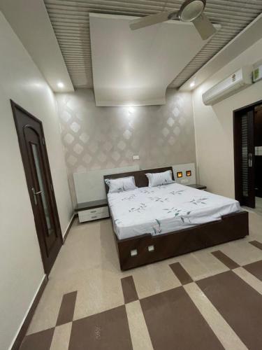 a bedroom with a large bed in a room at Urban Oasis in Amritsar