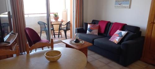 Studio avec piscine, 600m plage