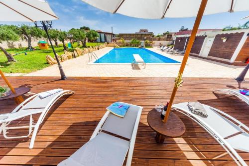 Bazén v ubytovaní Ferienhaus mit Privatpool für 8 Personen ca 160 qm in Marausa, Sizilien Provinz Trapani alebo v jeho blízkosti